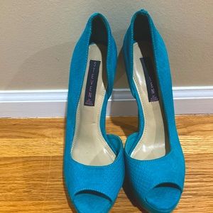 Steve Madden aqua blue pumps